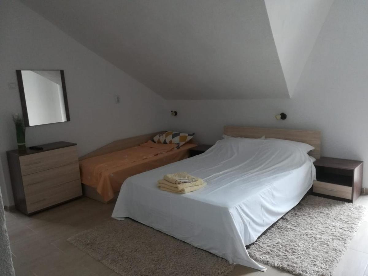 Casa Colt De Rai Apartment Ogradena Bagian luar foto